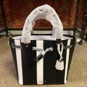 Michael Kors Blakely Medium Bucket Bag